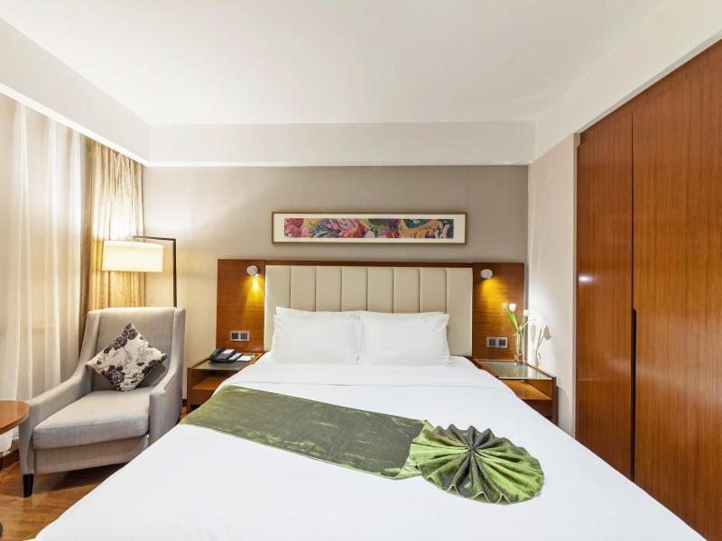 Postel nebo postele na pokoji v ubytování GreenTree Eastern Hotel Fujian Xiamen Railway Station Mingfa Plaza