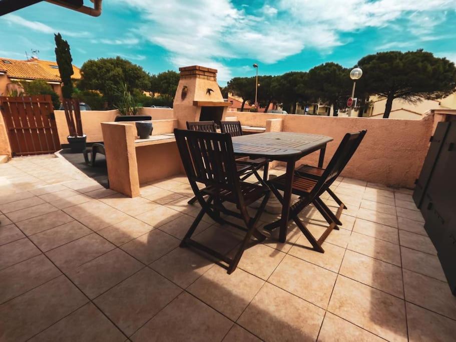 Photo de la galerie de l'établissement Petite Maison, toute équipée à 600m de la mer, à Fleury