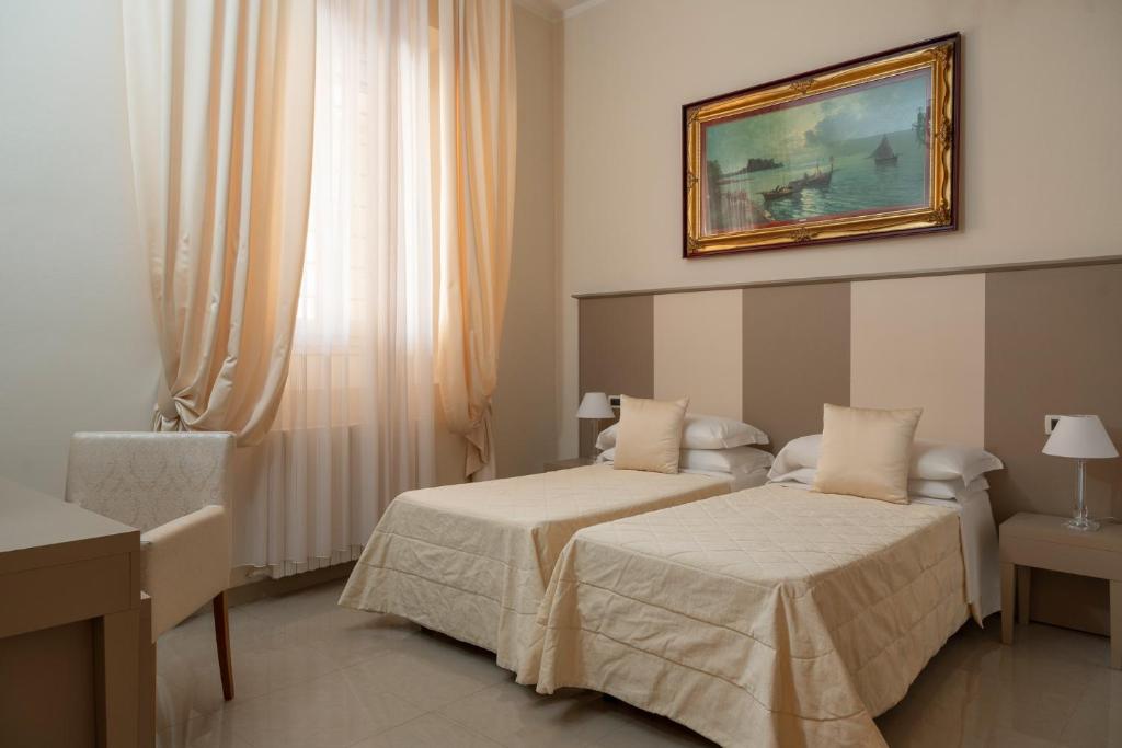 Postel nebo postele na pokoji v ubytování Albergo Rossini 1936