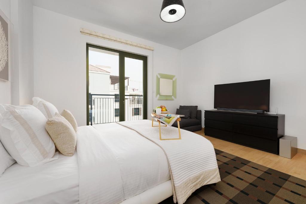 Fotografie z fotogalerie ubytování Maison Privee - Stunning Waterfront Apt with Open Sea Vws in La Mer v Dubaji