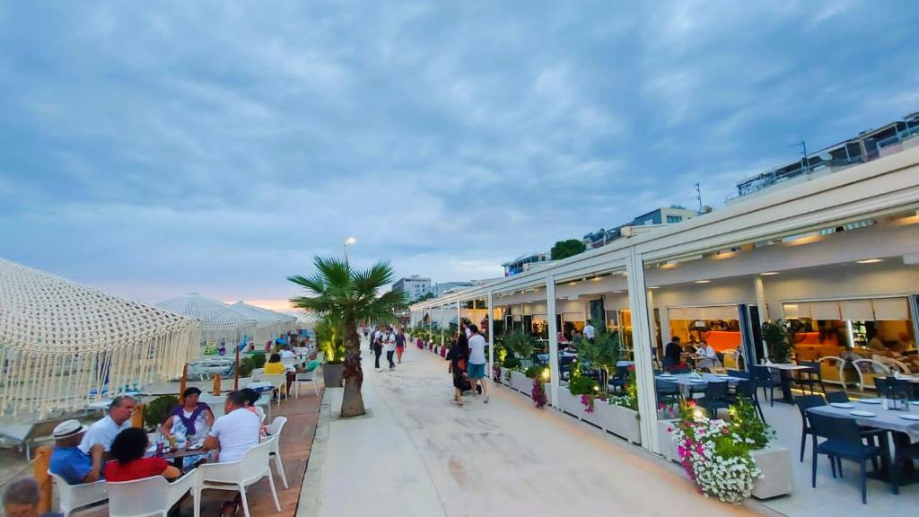 Albanian Good Vibes Rooftop - Imazhi 3