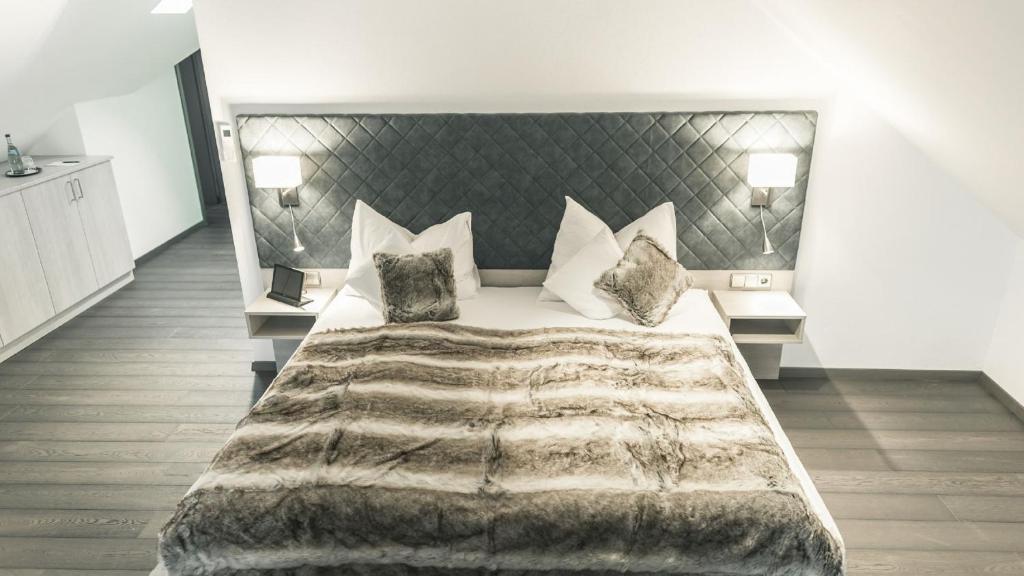 Postel nebo postele na pokoji v ubytování Landhotel Waldeck