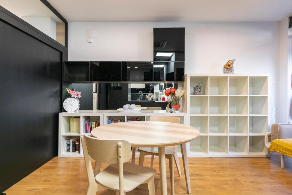 Kuchyň nebo kuchyňský kout v ubytování HOMEABOUT MADRID RÍO APARTMENT