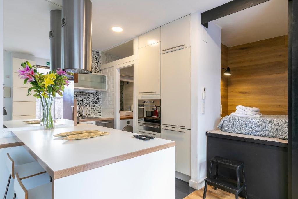 Kuchyň nebo kuchyňský kout v ubytování HOMEABOUT MADRID RÍO APARTMENT
