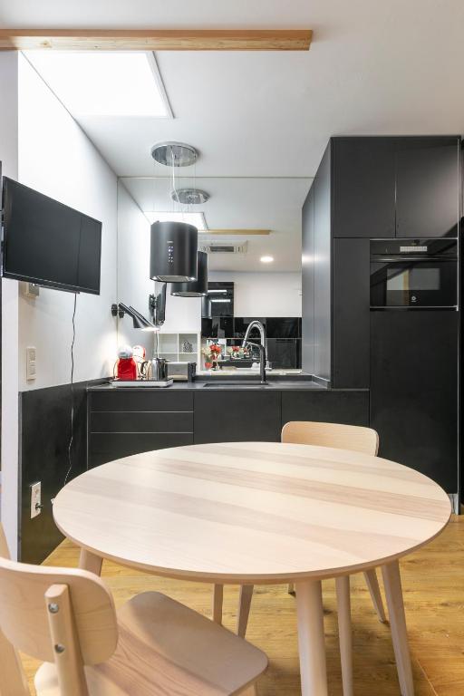 Kuchyň nebo kuchyňský kout v ubytování HOMEABOUT MADRID RÍO APARTMENT