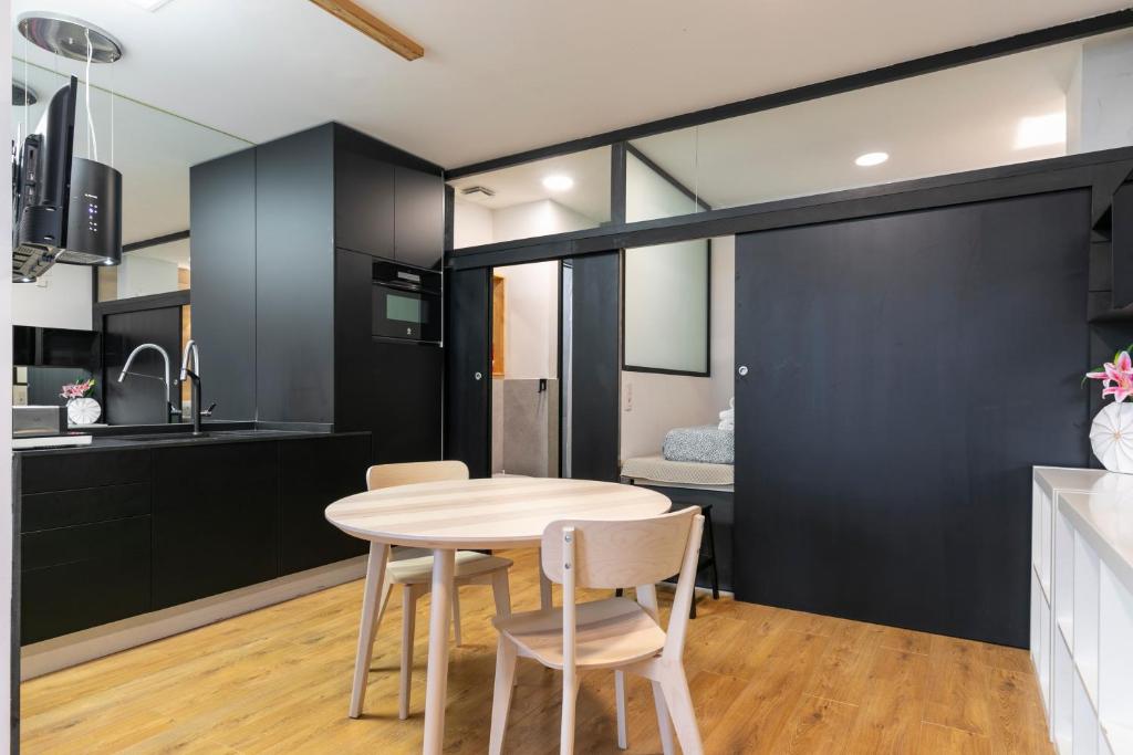 Kuchyň nebo kuchyňský kout v ubytování HOMEABOUT MADRID RÍO APARTMENT