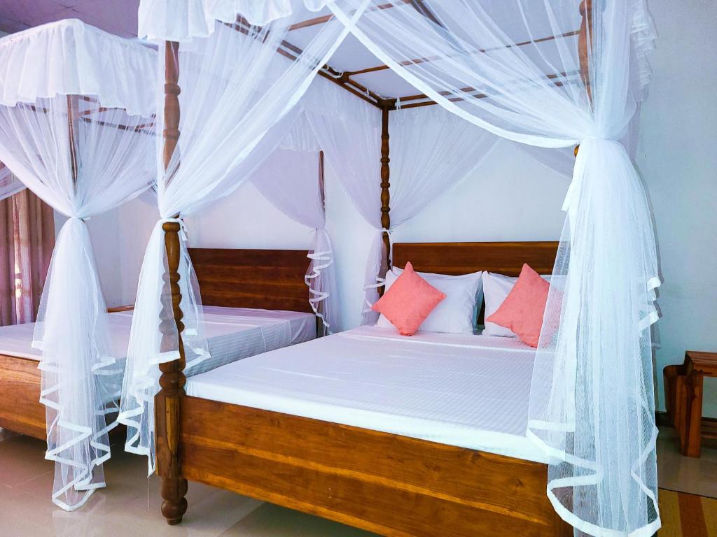 Postel nebo postele na pokoji v ubytování Woodholic Homestay