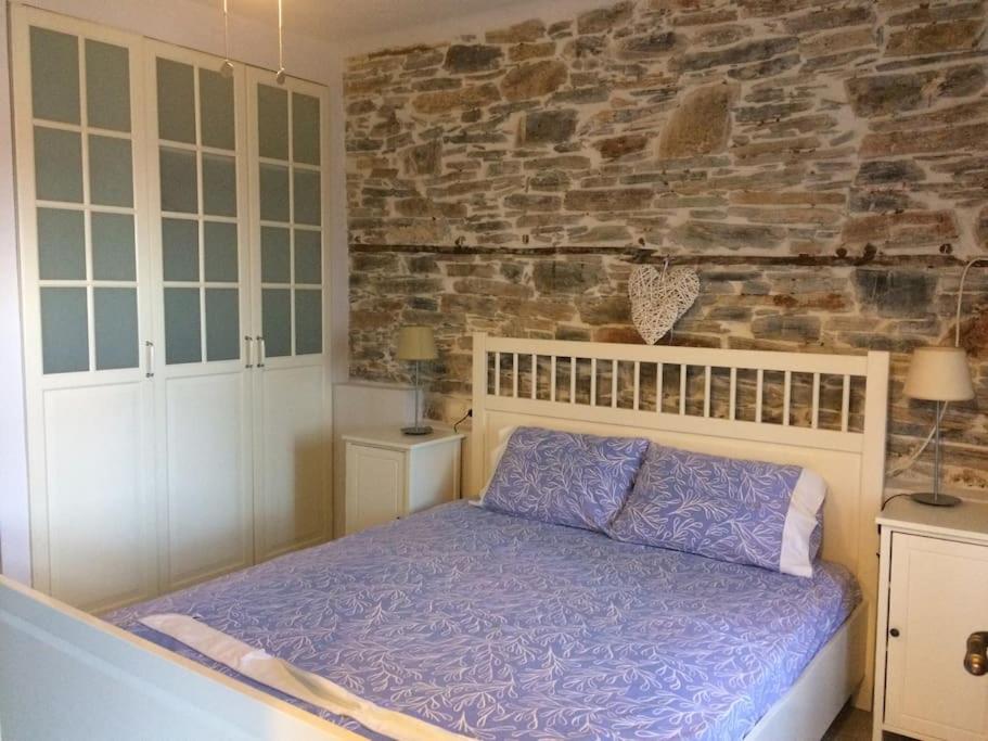Ένα ή περισσότερα κρεβάτια σε δωμάτιο στο Πέτρινο σπίτι στο Βράχο στην Άφησσο