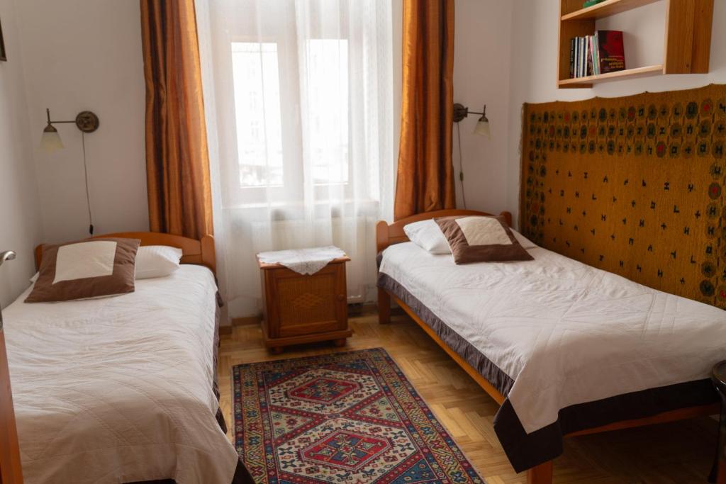 Postel nebo postele na pokoji v ubytování Kolory Guest House