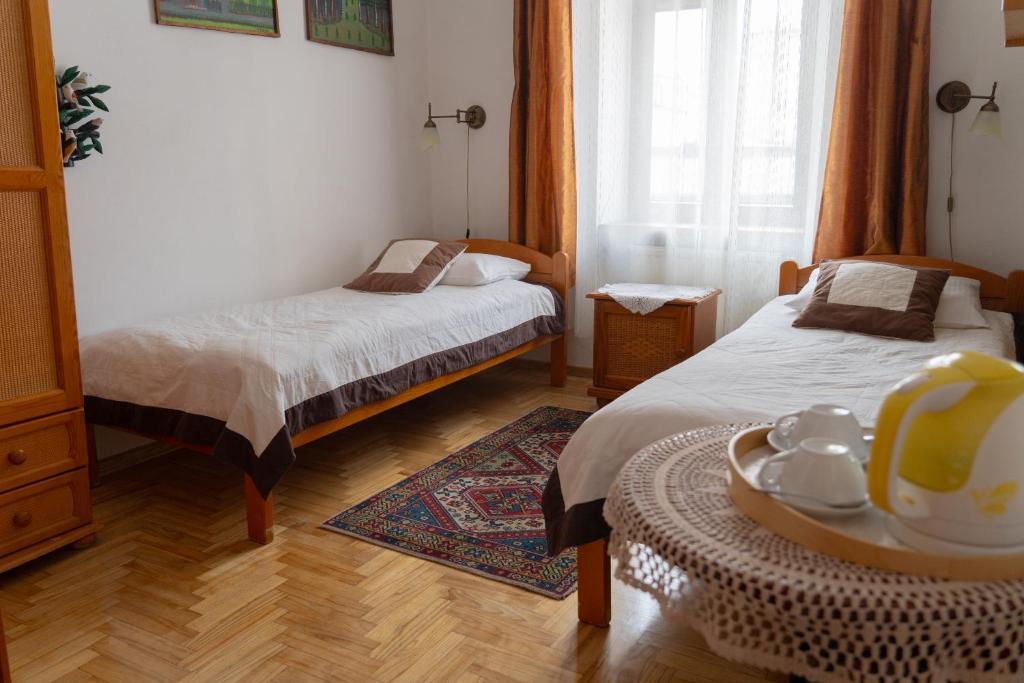 Postel nebo postele na pokoji v ubytování Kolory Guest House