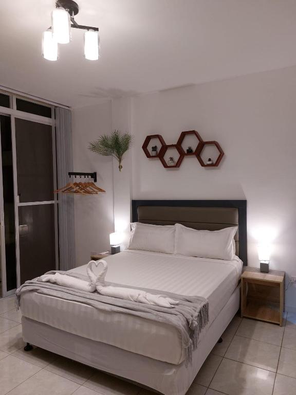 Postel nebo postele na pokoji v ubytování Bonsai Jacuzzi Suites