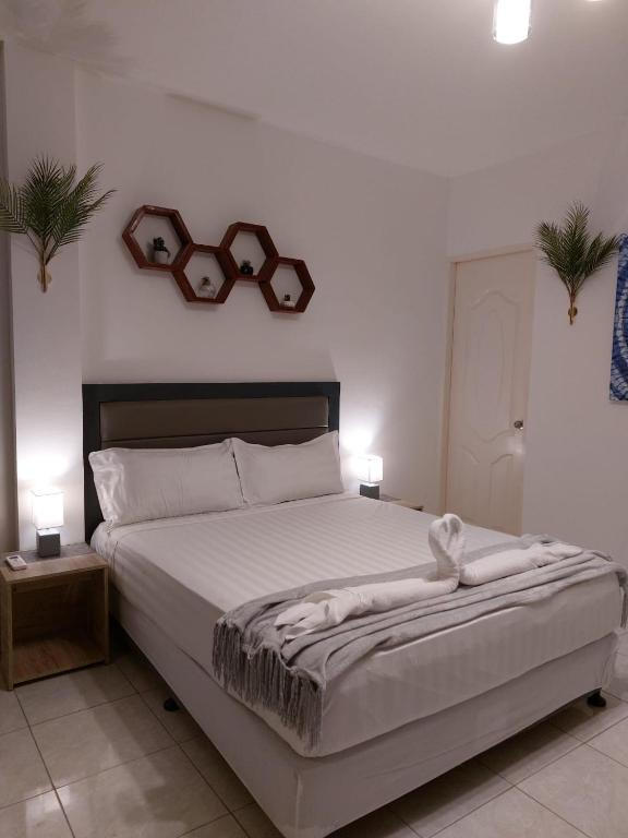 Postel nebo postele na pokoji v ubytování Bonsai Jacuzzi Suites