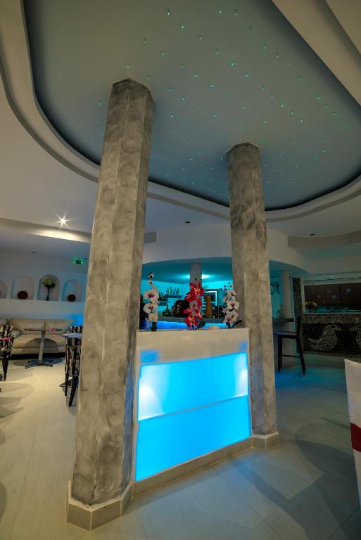 Bazén v ubytování Pantheon Hotel nebo v jeho okolí