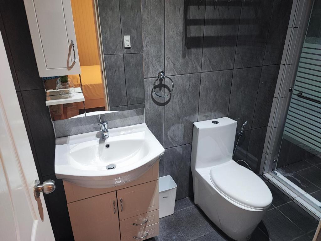 Koupelna v ubytování Bonsai Jacuzzi Suites