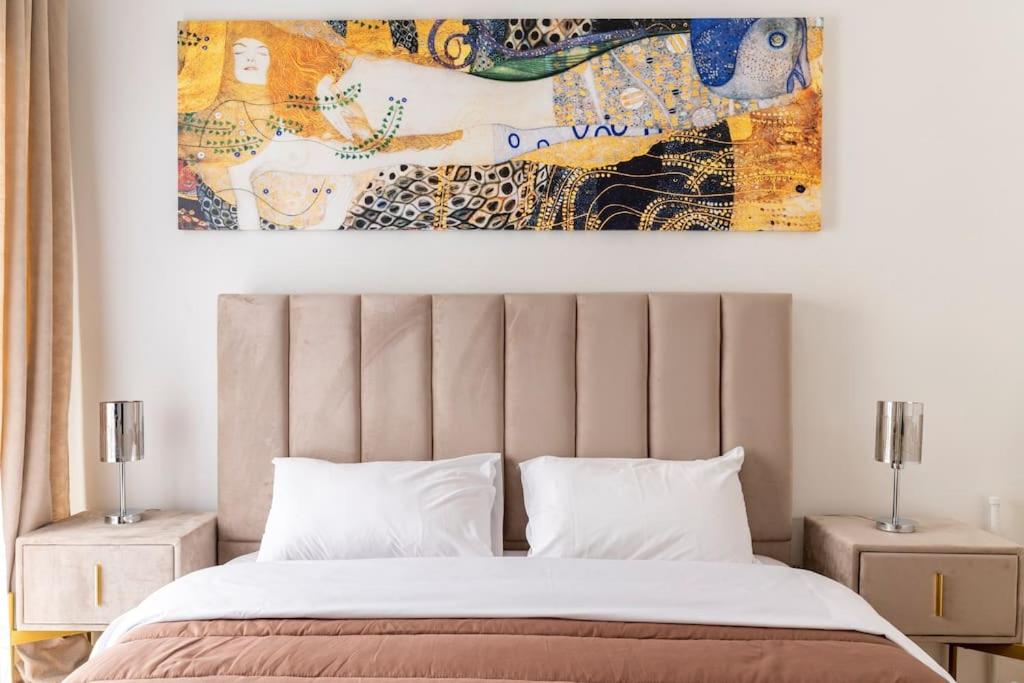 Posteľ alebo postele v izbe v ubytovaní 2BDR Boutique Full Apt in Plaka (BIG BALCONY)