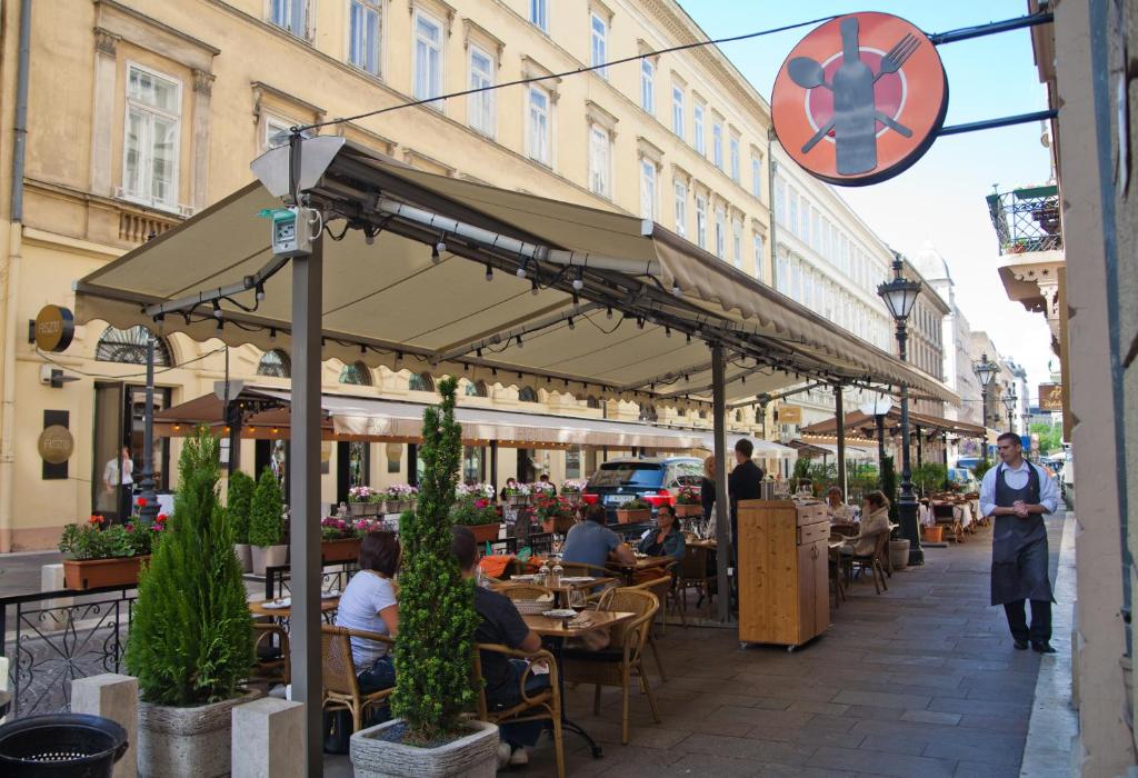 SasOne & Sas Two & Sas HO - Resim 1