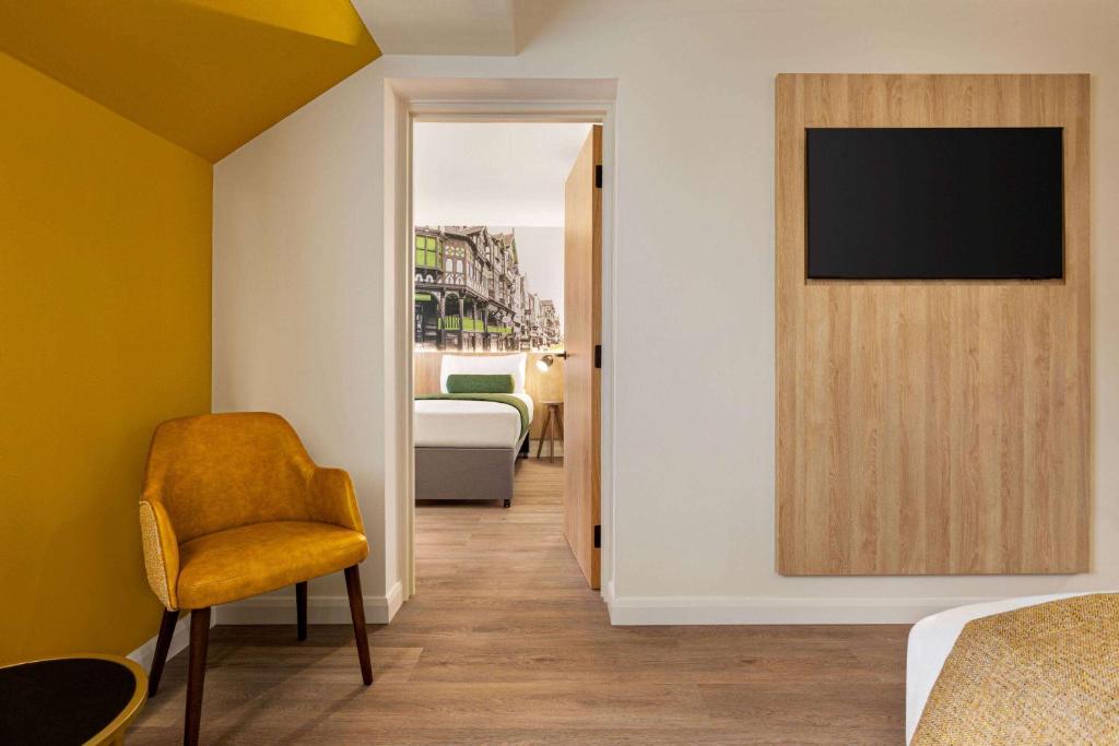 Super 8 by Wyndham Chester East - Resim 8