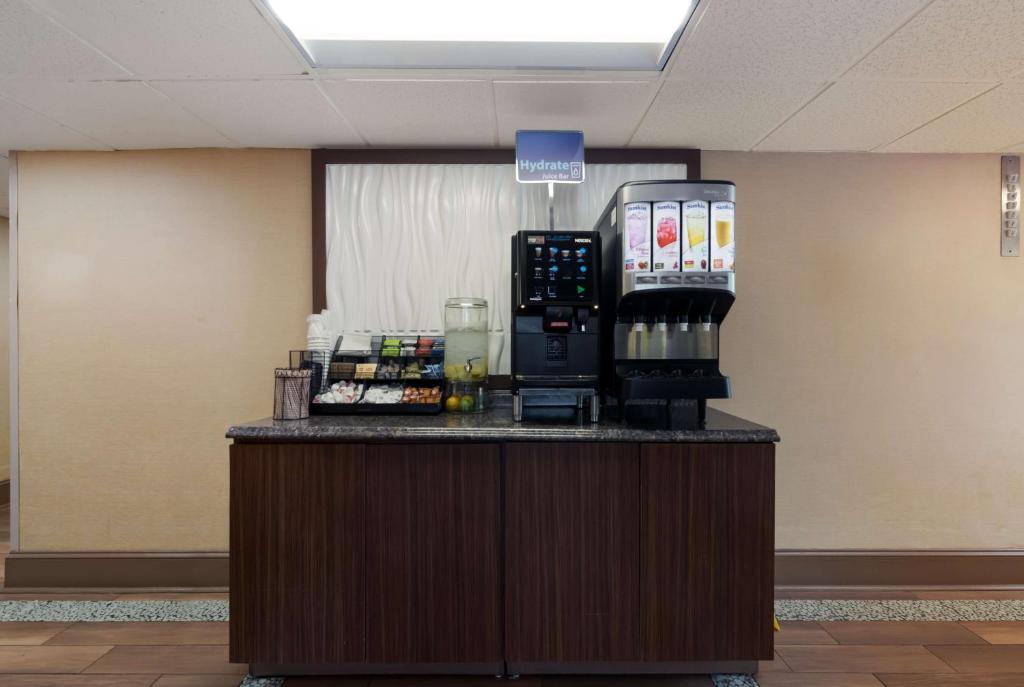 Best Western Hampton Coliseum Inn photo