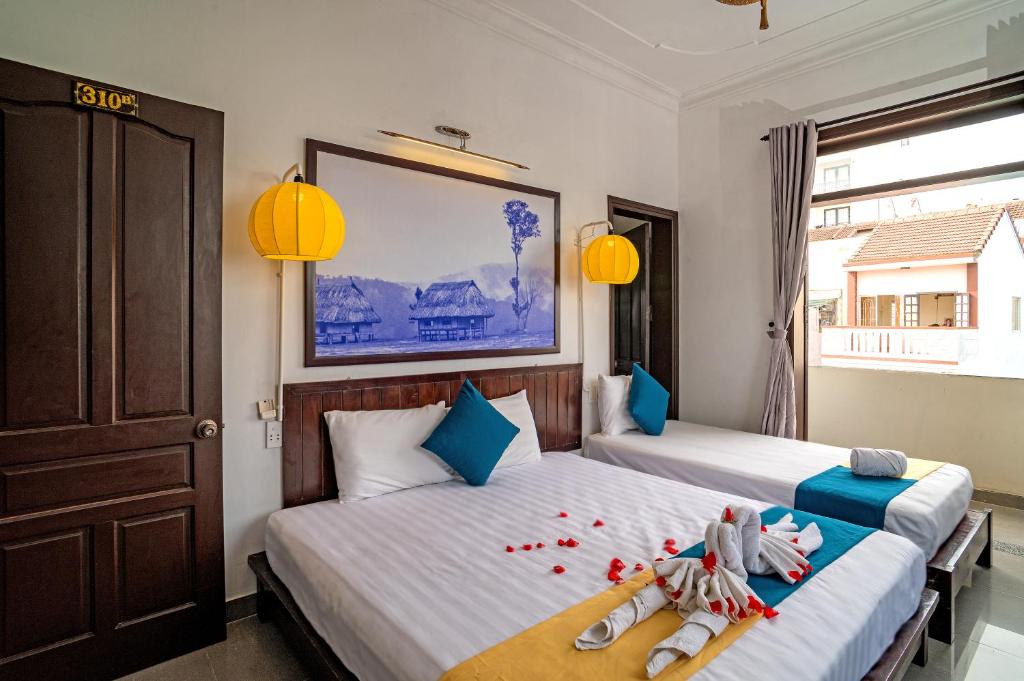 Postel nebo postele na pokoji v ubytování Hoi An Viet House Homestay