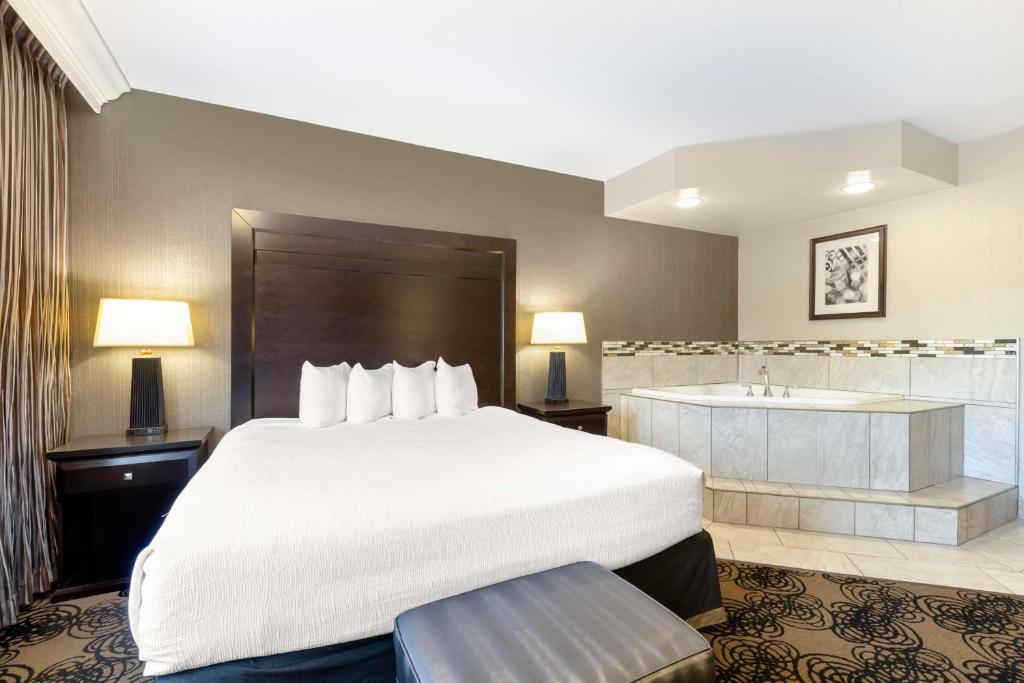 Best Western Plus Midwest Inn - Kamer Met Kingsize Bed En Spabad – Niet-Rokers