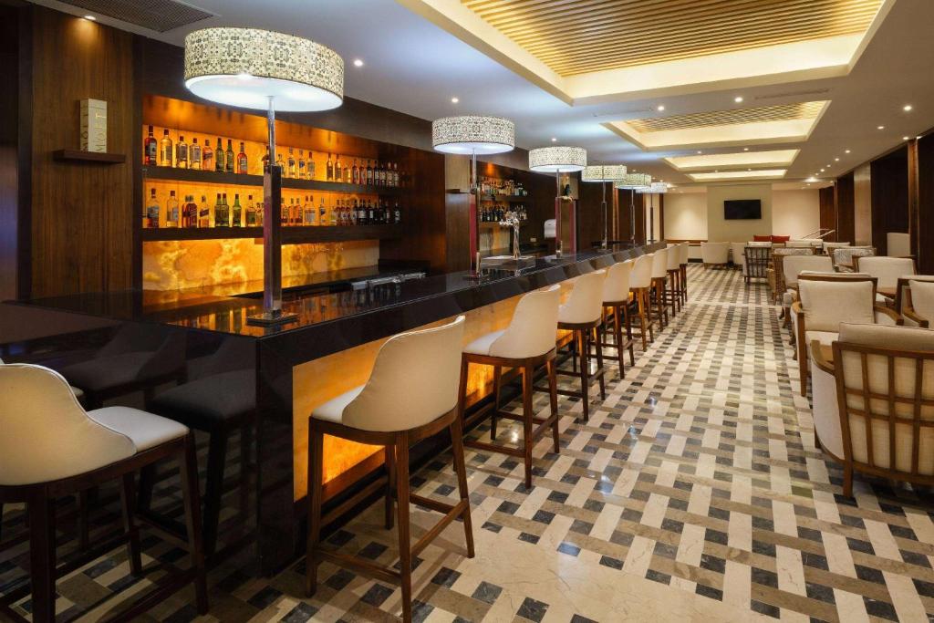 Lounge nebo bar v ubytování Wyndham Grand Cancun All Inclusive Resort & Villas