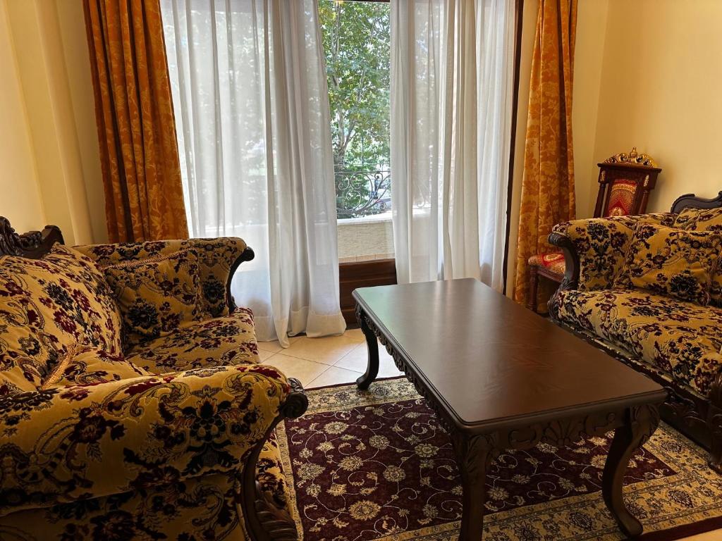 Posezení v ubytování Dinasty Hotel