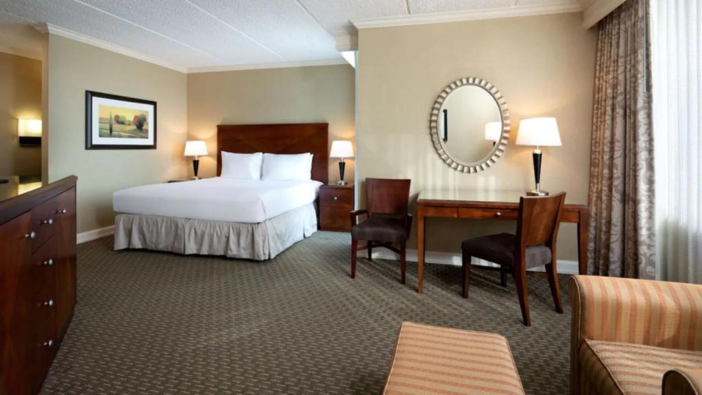 Hyatt Regency Houston West - Junior King Suite