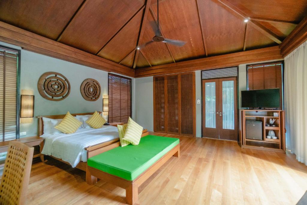 TV a/nebo společenská místnost v ubytování Pattara Resort & Spa