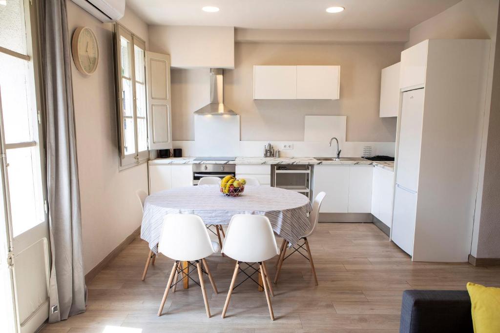 a kitchen with a table and chairs in a room at Sant Ferriol in Olot