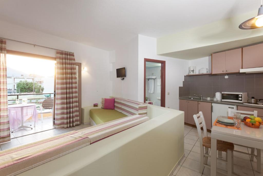 Kuchyň nebo kuchyňský kout v ubytování Latania Apartments