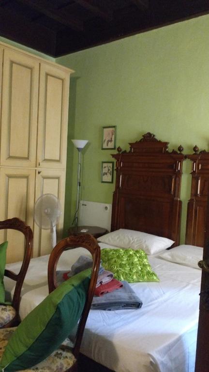 Postel nebo postele na pokoji v ubytování B&B Amarantha Gothica Genoa