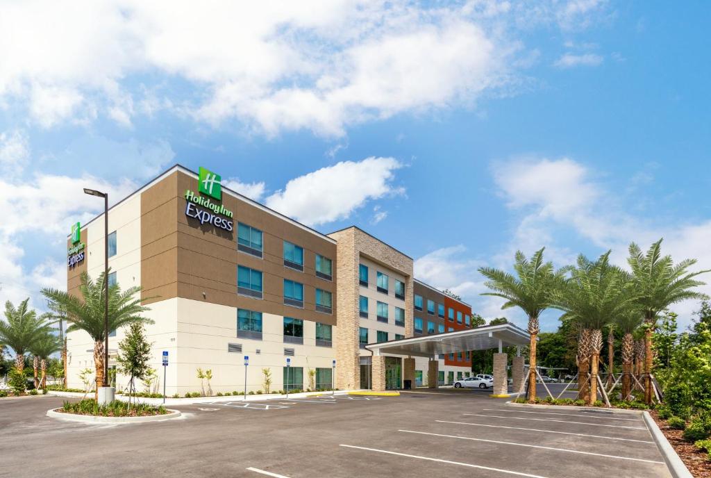 a rendering of a hotel with a parking lot at Holiday Inn Express - Starke, an IHG Hotel in Starke