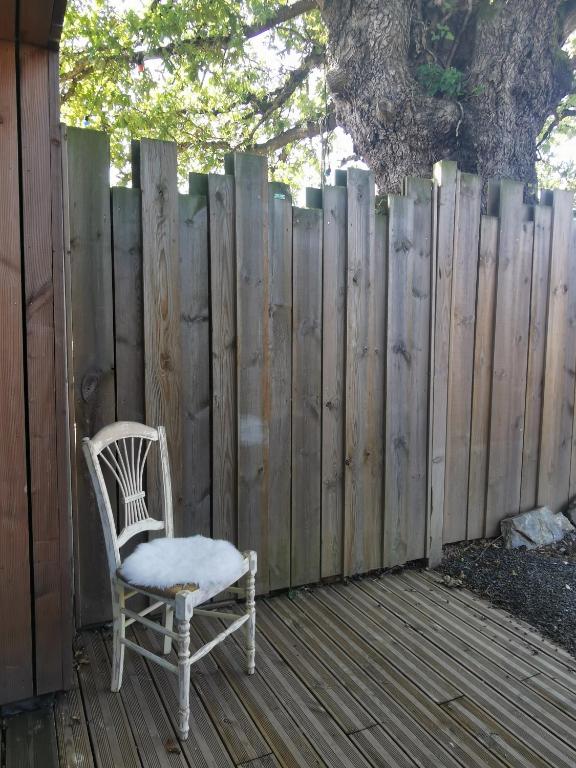 Fotografia z galérie ubytovania Au Poème du Chêne, Logement indépendant, Calme, Parking gratuit v destinácii Basse-Goulaine