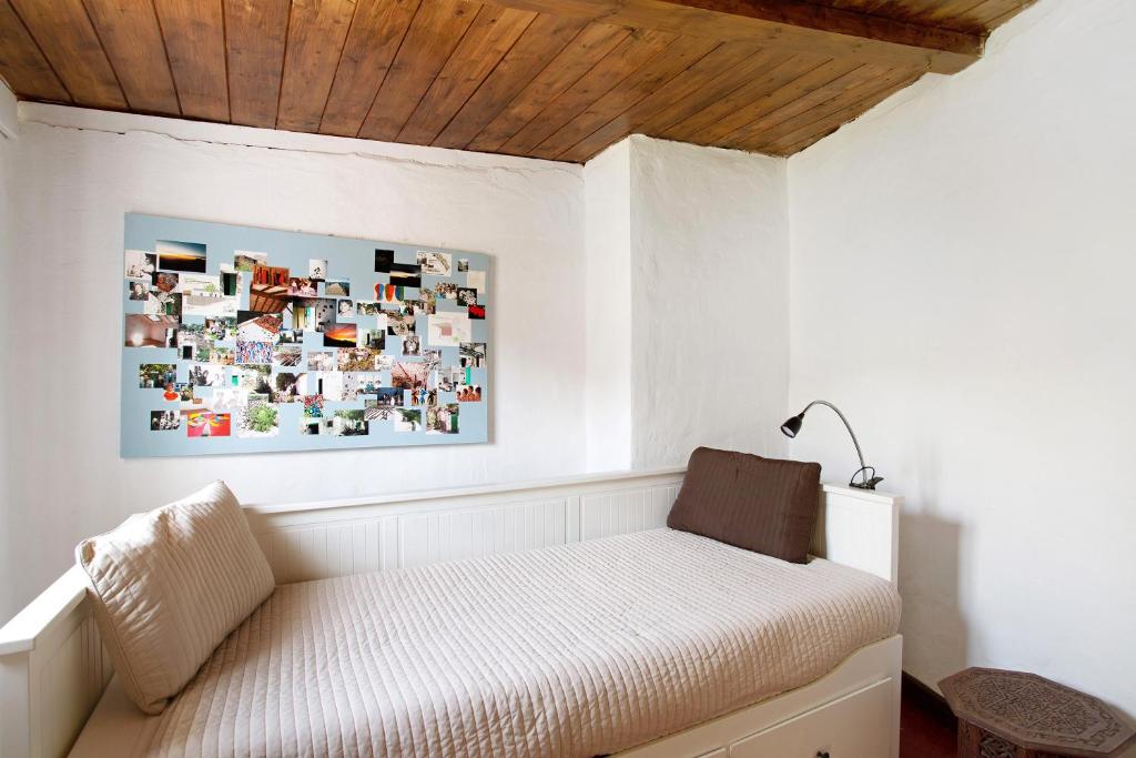 Postel nebo postele na pokoji v ubytování Casa Cueva Tejeda 2 dorm