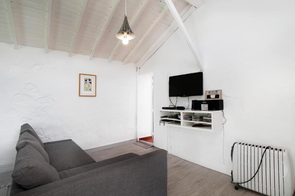 TV a/nebo společenská místnost v ubytování Casa Cueva Tejeda 2 dorm