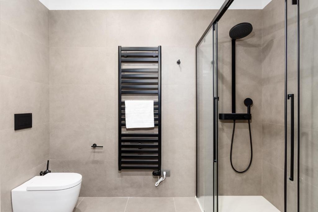 Ένα μπάνιο στο Q71 TIMELESS SUITES