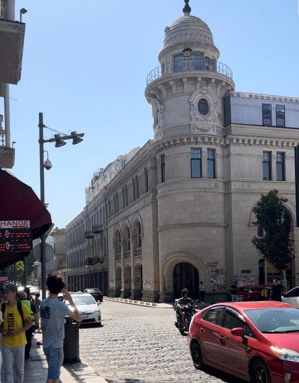 Apartment on Marjanishvili 16 در تفلیس