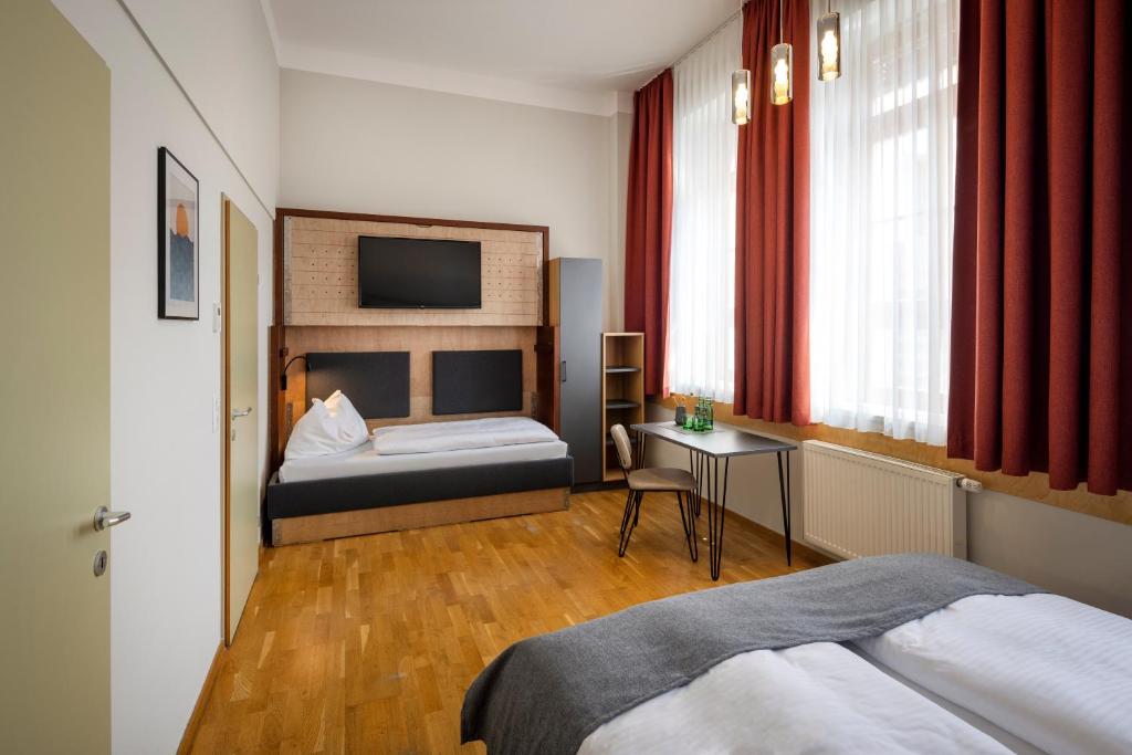Postel nebo postele na pokoji v ubytování JUFA Hotel Bregenz