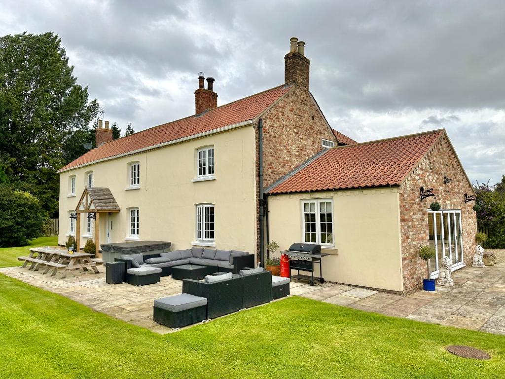 a house with a picnic table and benches in the yard at Country Retreat in York