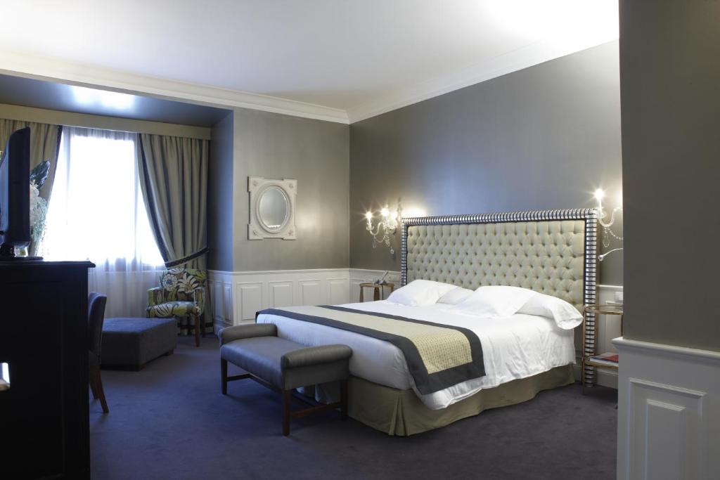 Postel nebo postele na pokoji v ubytování Hotel Carlton