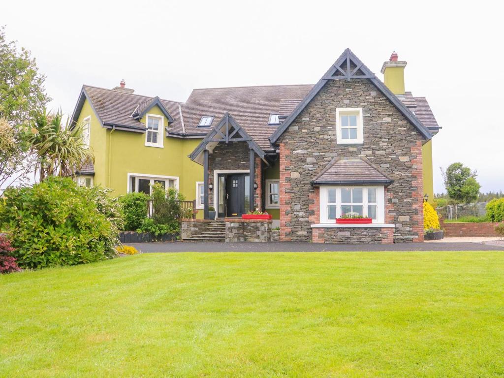 a house with a lawn in front of it at Glasmor Country House in Fieries