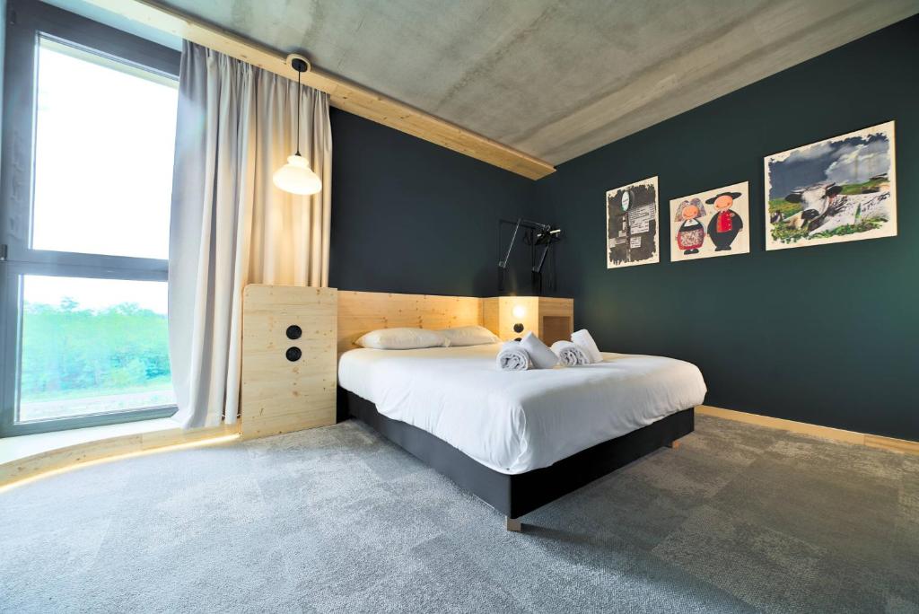 Postel nebo postele na pokoji v ubytování greet hotel Cernay Mulhouse