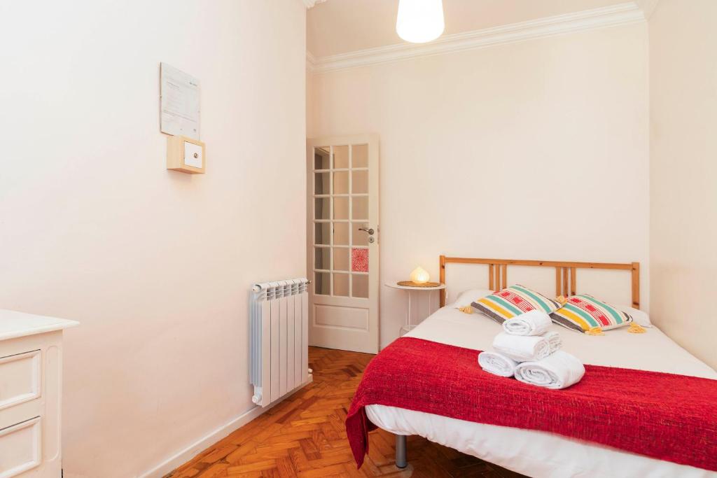 Nesha Guesthouse Lisbon - Habitación Doble Con Baño Compartido Y Balcón