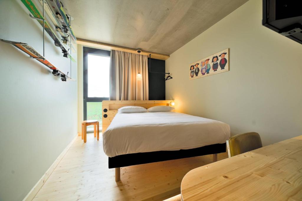 Postel nebo postele na pokoji v ubytování greet hotel Cernay Mulhouse