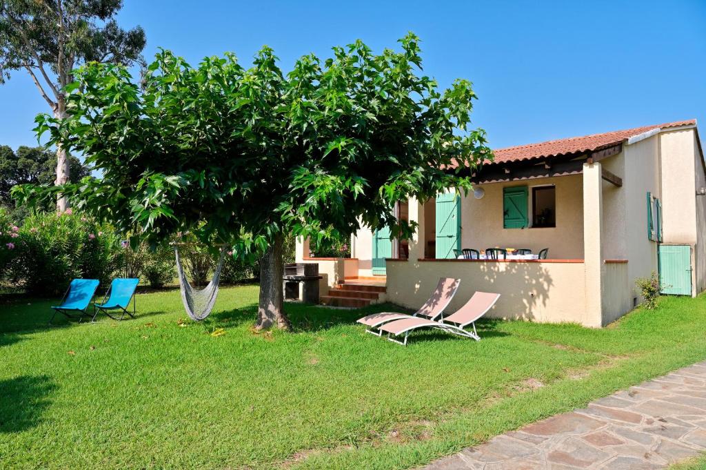 Pinea Mare - Three-Bedroom House