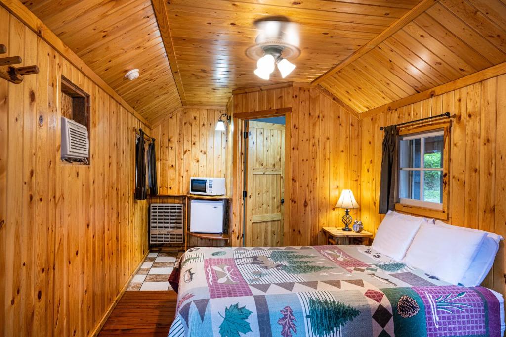 Postel nebo postele na pokoji v ubytování Union Creek Resort