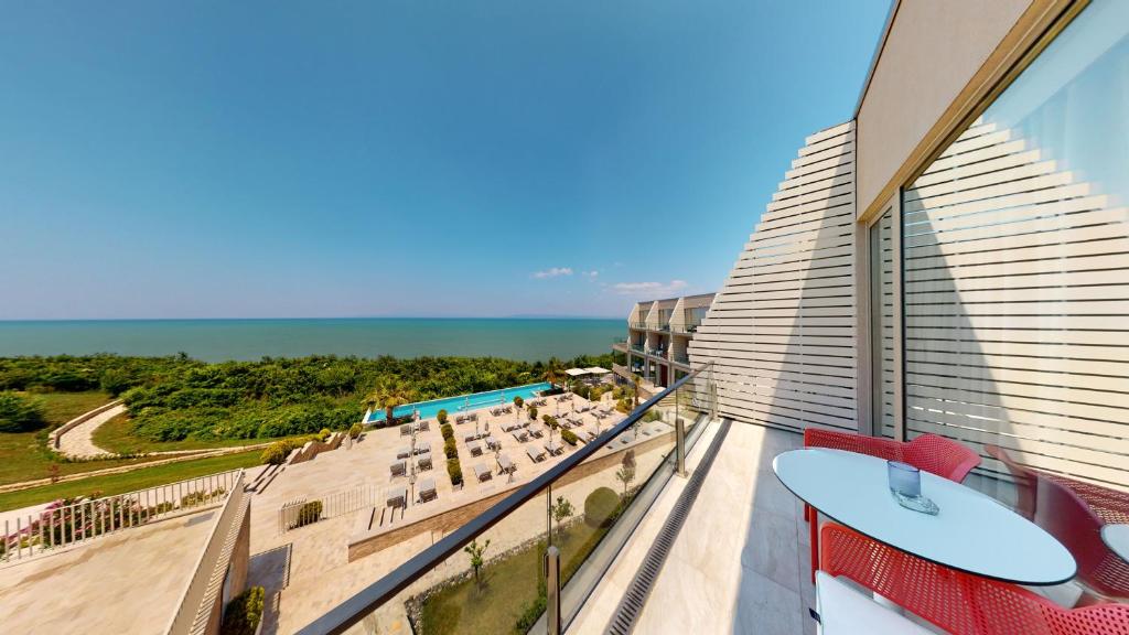 Luxury Apartment Cape of Rodon 2.1 - Image 3