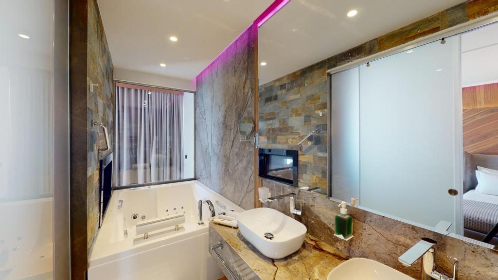 Luxury Apartment Cape of Rodon 2.1 - Image 6