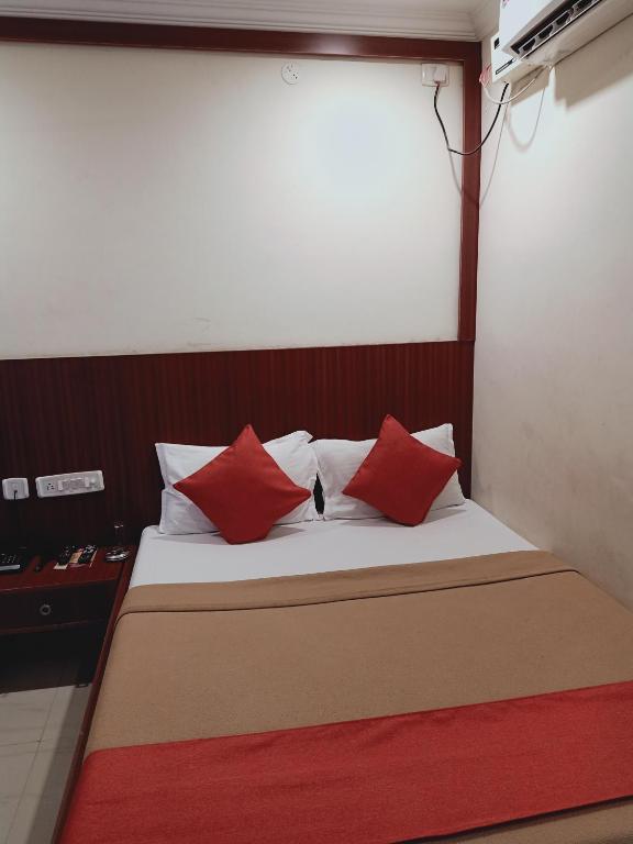 Voodi või voodid majutusasutuse Hotel Neem Tree Hyderabad Airport toas
