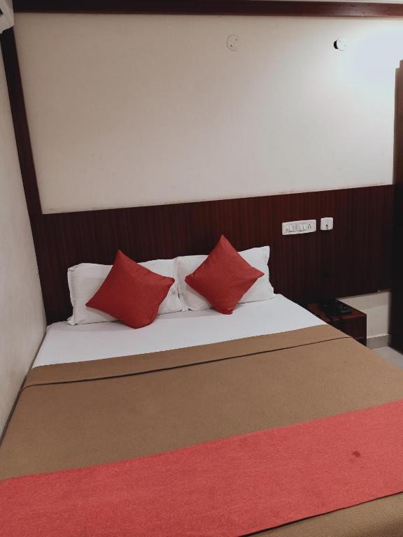 Voodi või voodid majutusasutuse Hotel Neem Tree Hyderabad Airport toas